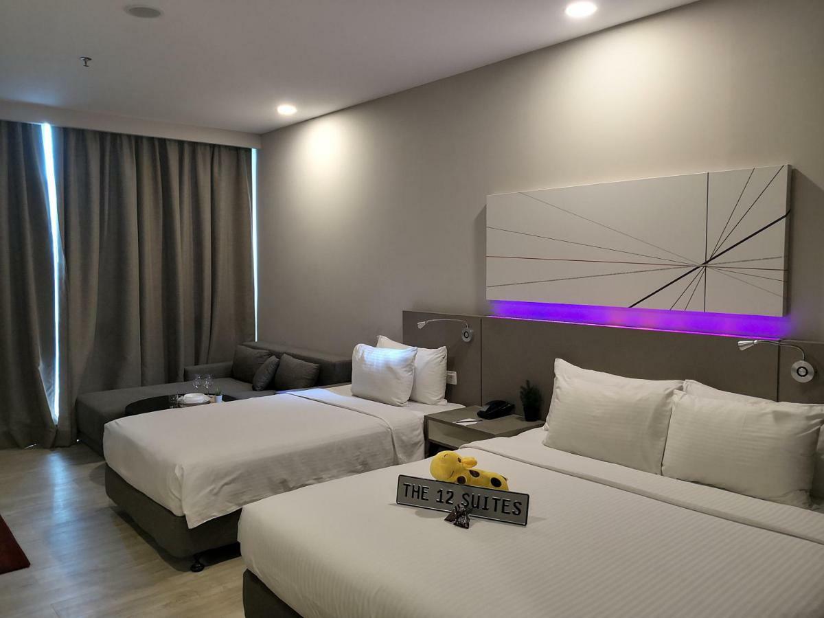 The 12 Suites @ Empire Damansara 페탈링자야 외부 사진