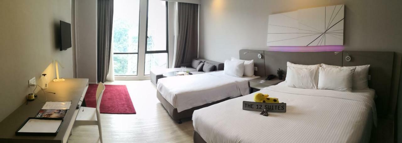 The 12 Suites @ Empire Damansara 페탈링자야 외부 사진