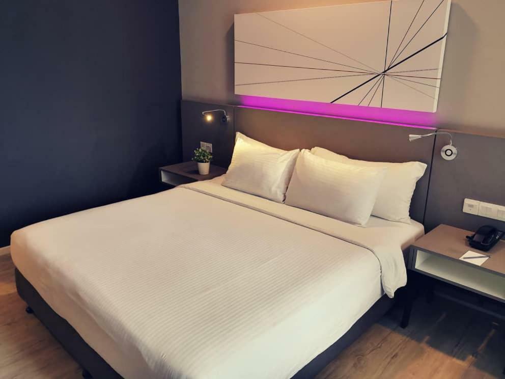 The 12 Suites @ Empire Damansara 페탈링자야 외부 사진