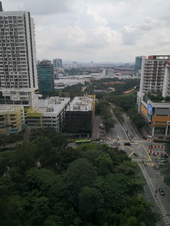 The 12 Suites @ Empire Damansara 페탈링자야 외부 사진