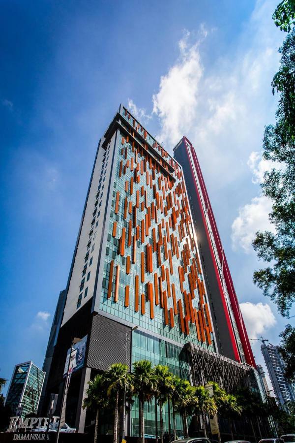 The 12 Suites @ Empire Damansara 페탈링자야 외부 사진